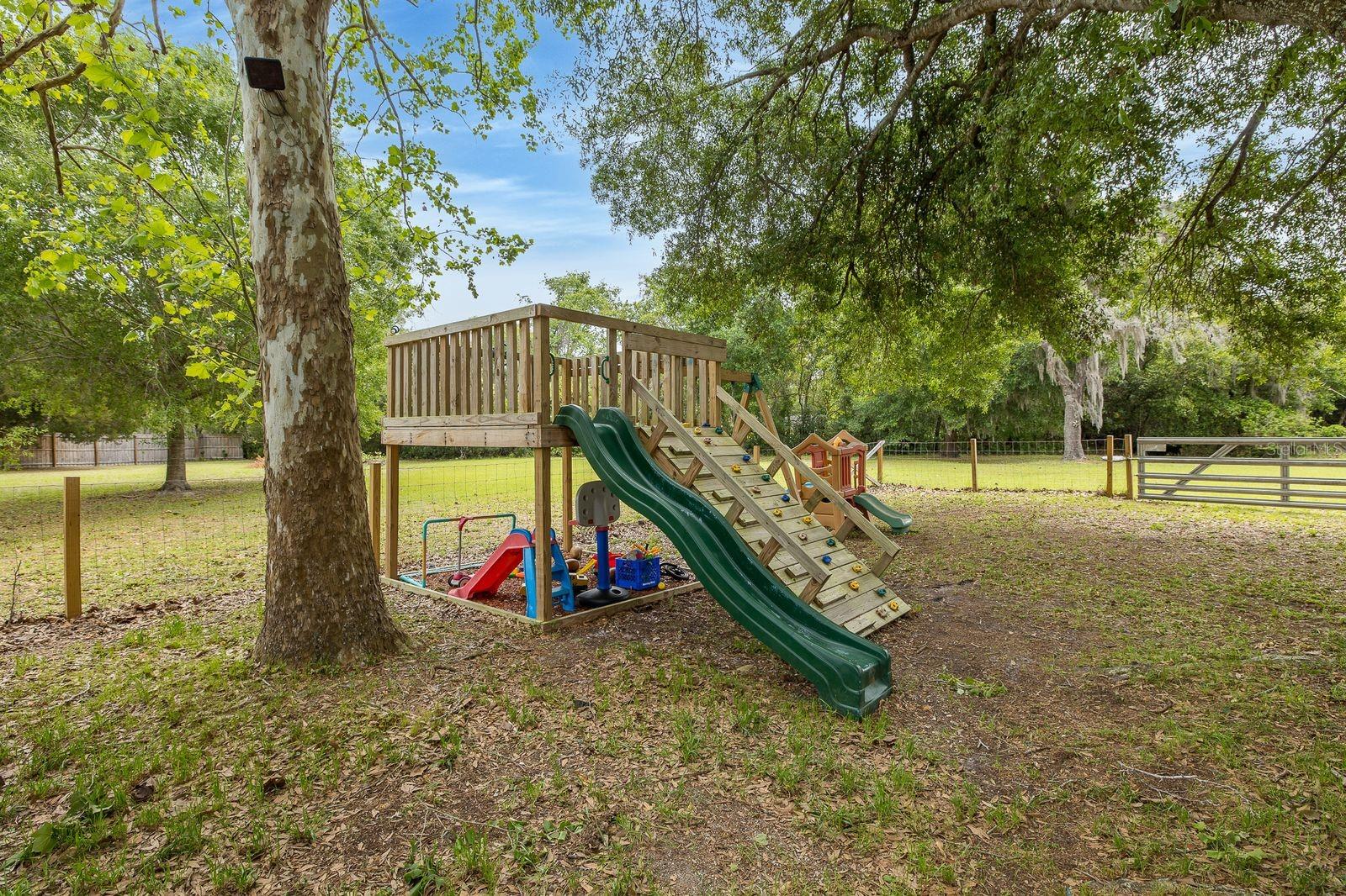 FIVE A RANCHES - Residential