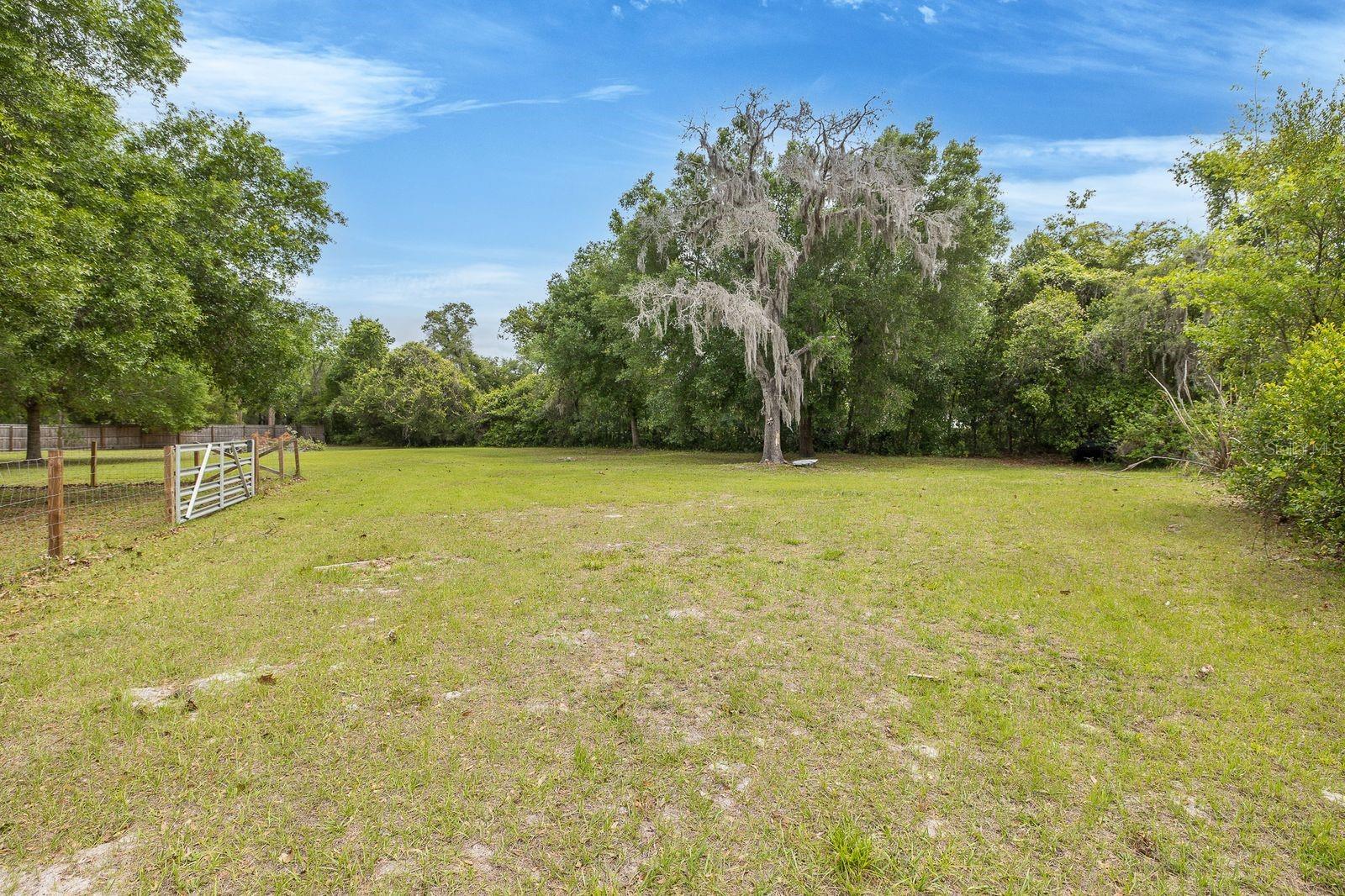 FIVE A RANCHES - Residential