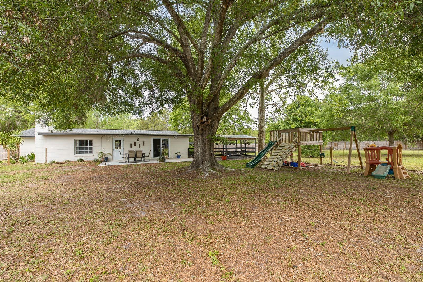 FIVE A RANCHES - Residential