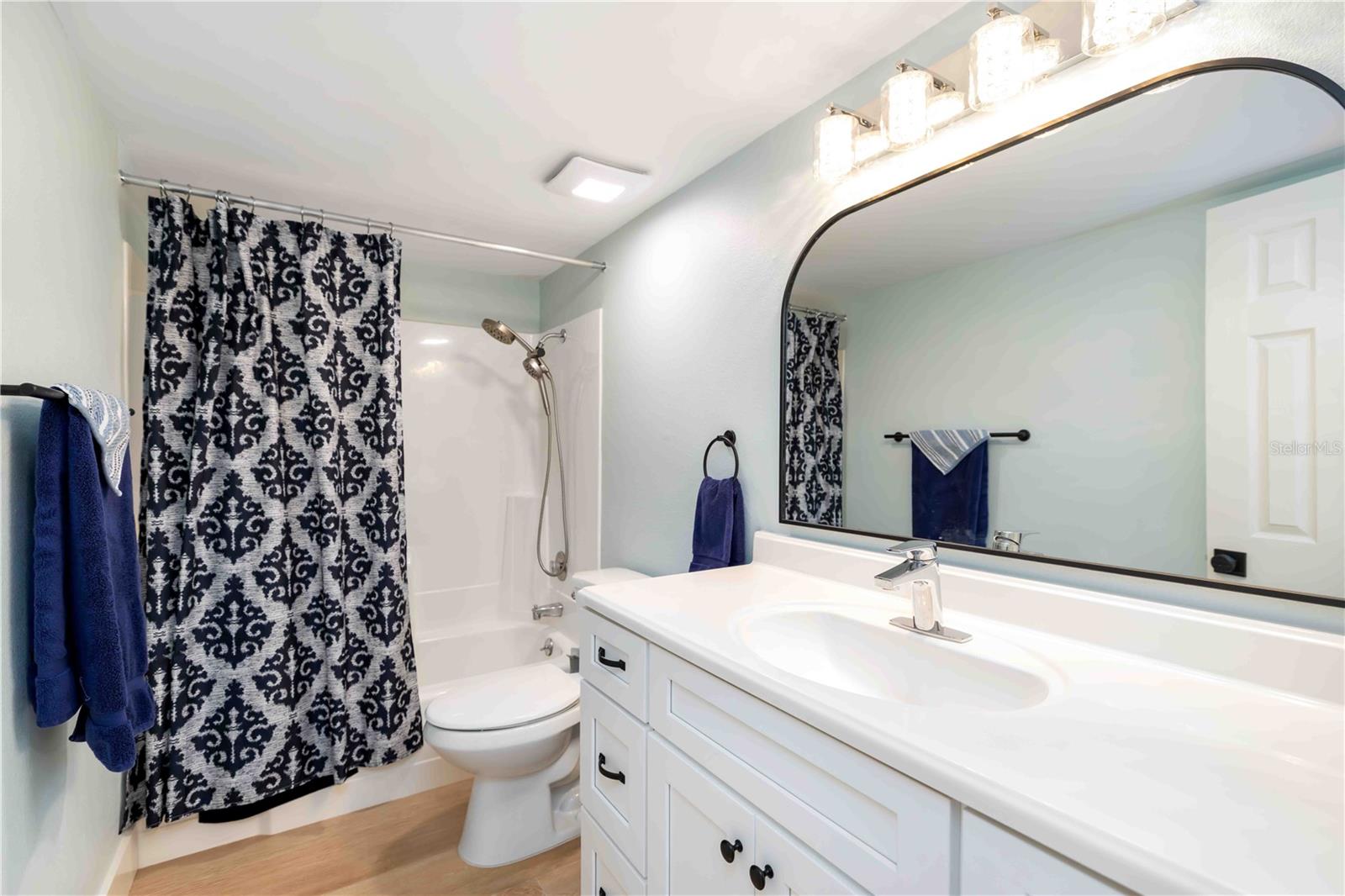 WINDWARD BAY AMD - Residential