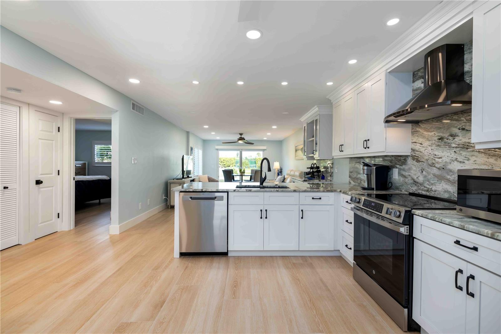 WINDWARD BAY AMD - Residential