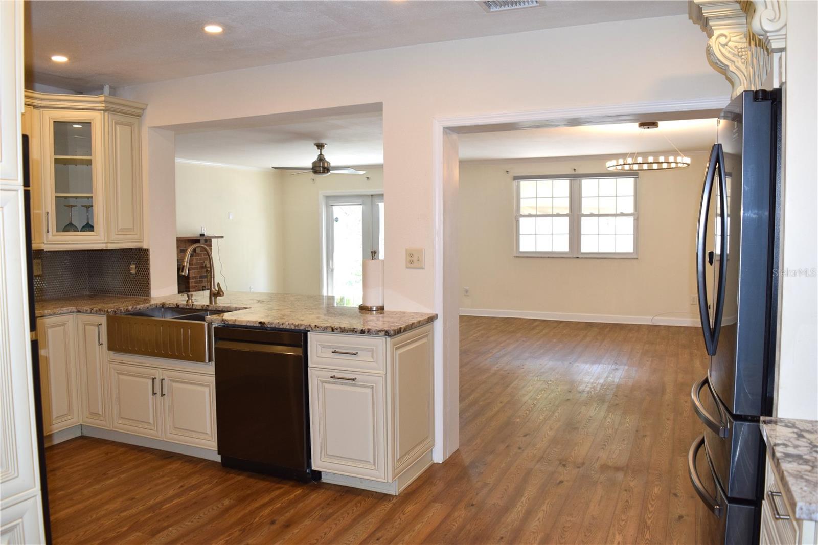 FAIRVIEW ESTATES - Residential