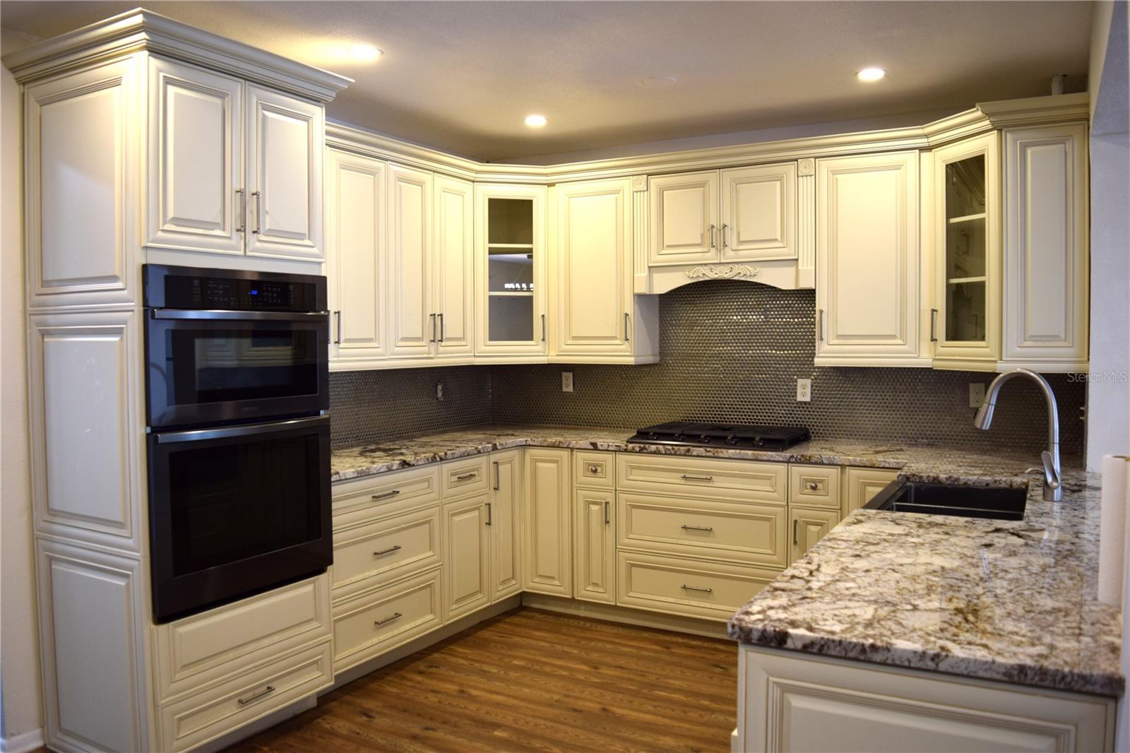 FAIRVIEW ESTATES - Residential