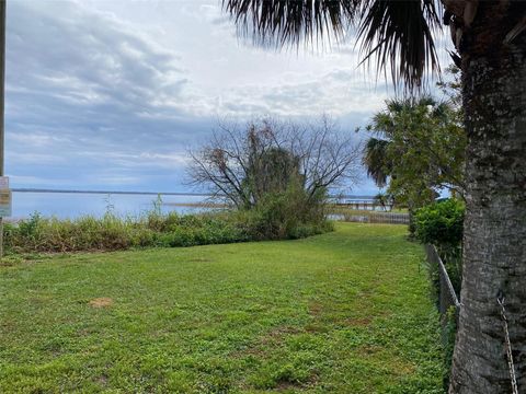 A home in LAKE WALES