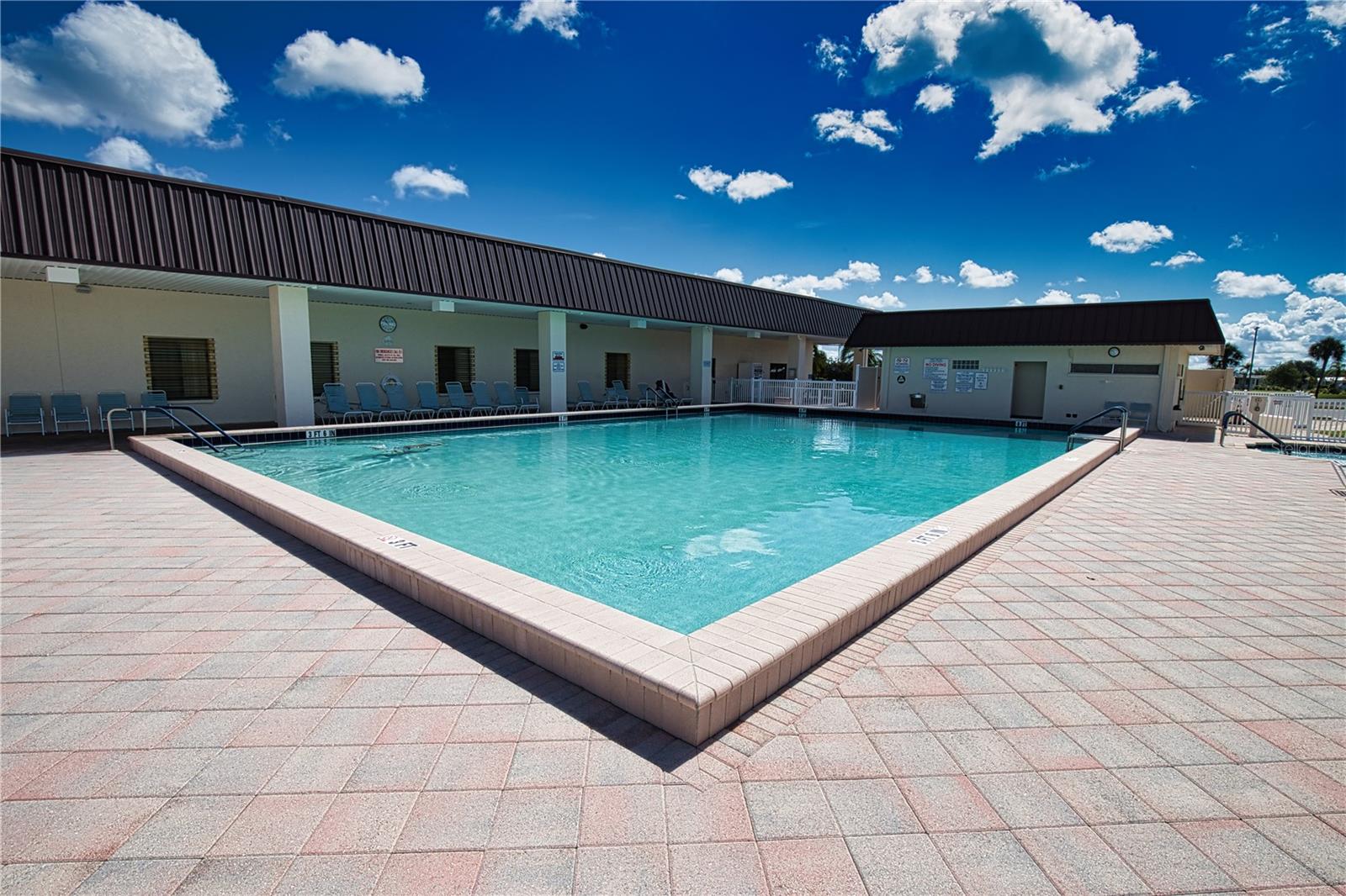 LA CASA MHP CO-OP - Residential