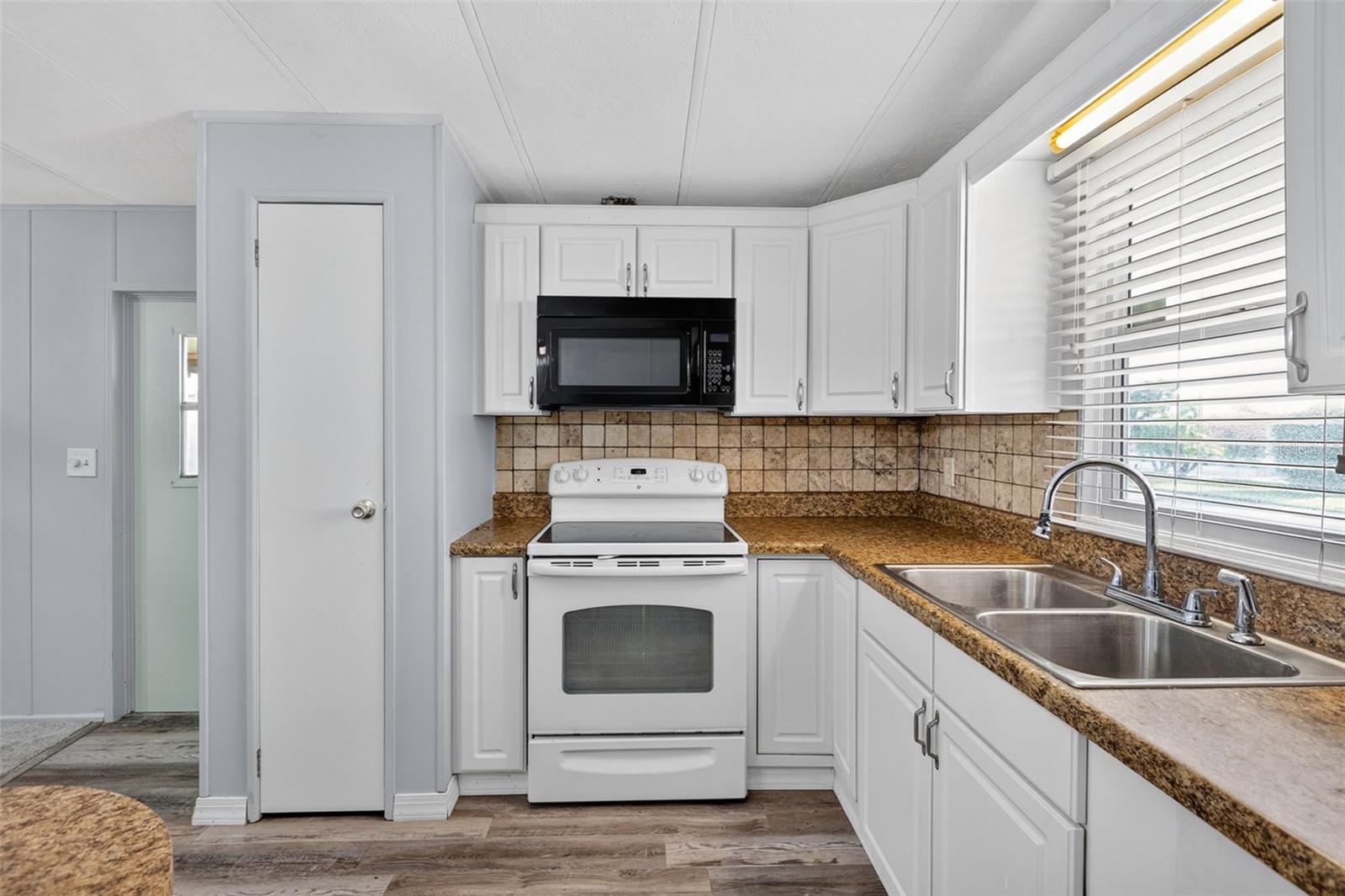 LA CASA MHP CO-OP - Residential