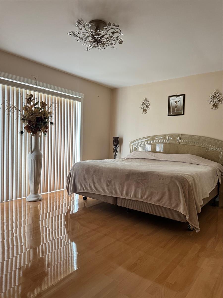 THE LAKES - Residential