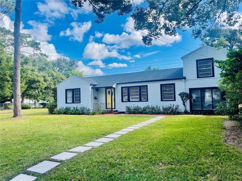 Photo of 845 Floral Drive, Orlando, FL 32803 (MLS # O6397798)