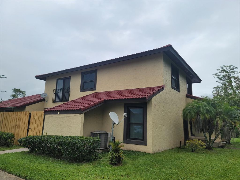 Photo of 456 Hunter Circle #456, Kissimmee, FL 34758 (MLS # S5152865)