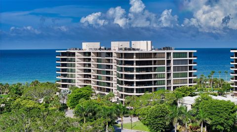 A home in LONGBOAT KEY