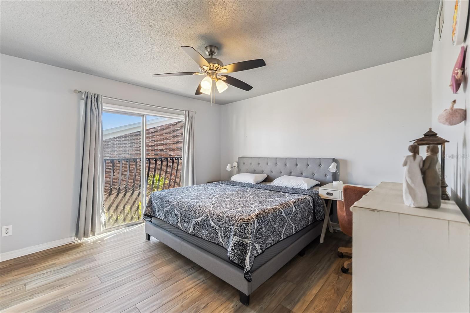 COLONIAL TWNHS CONDO APT PH 01 - Residential