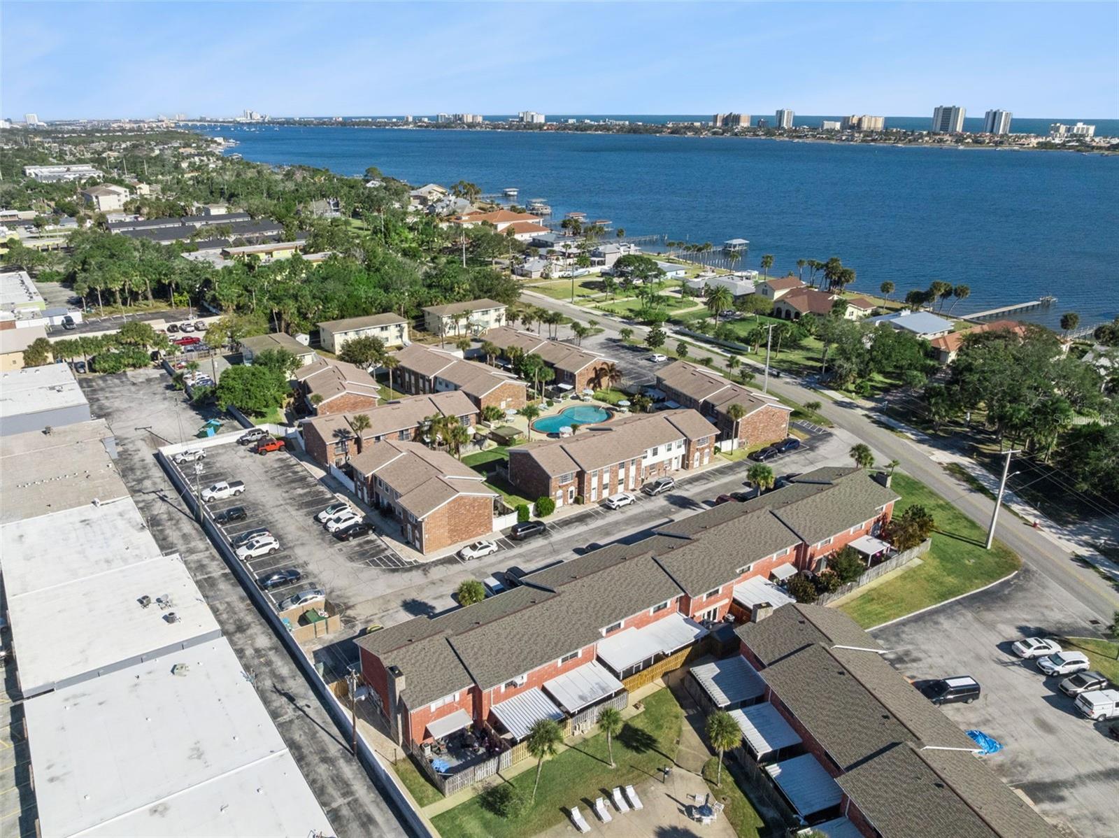 COLONIAL TWNHS CONDO APT PH 01 - Residential