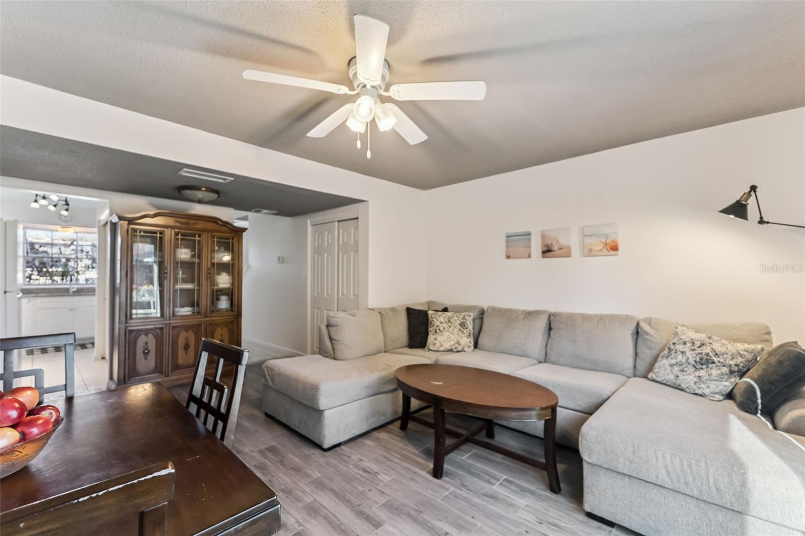 COLONIAL TWNHS CONDO APT PH 01 - Residential