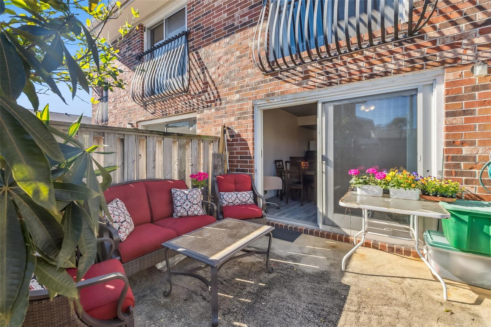 COLONIAL TWNHS CONDO APT PH 01 - Residential