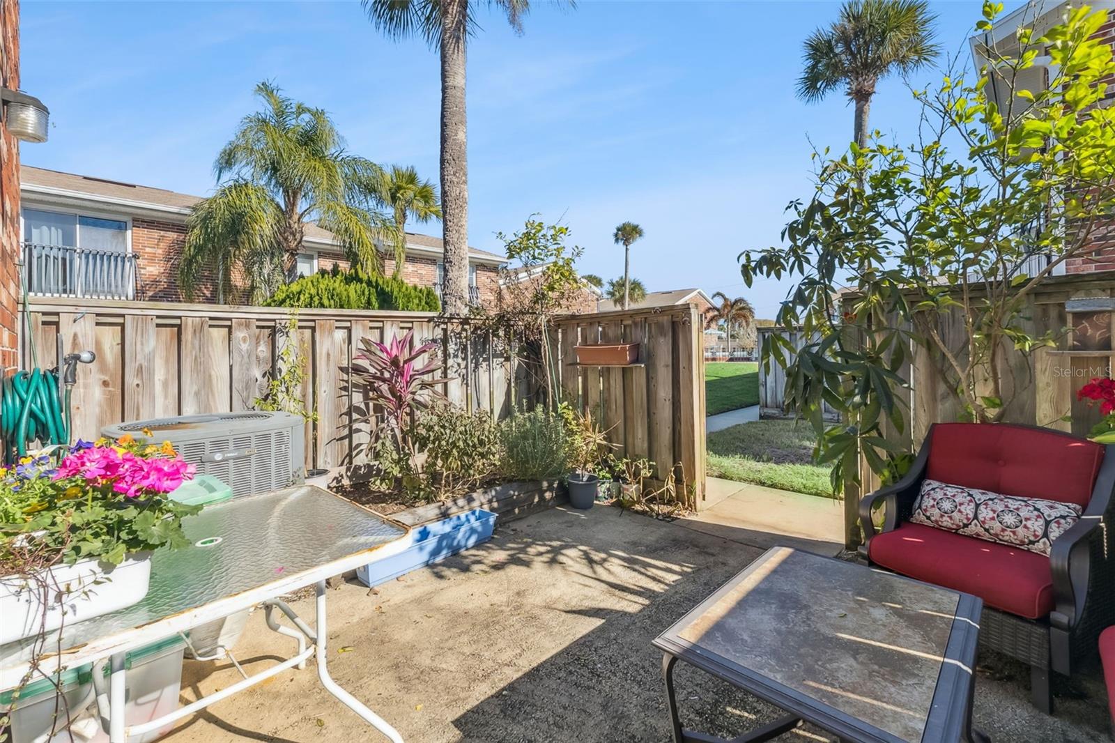 COLONIAL TWNHS CONDO APT PH 01 - Residential