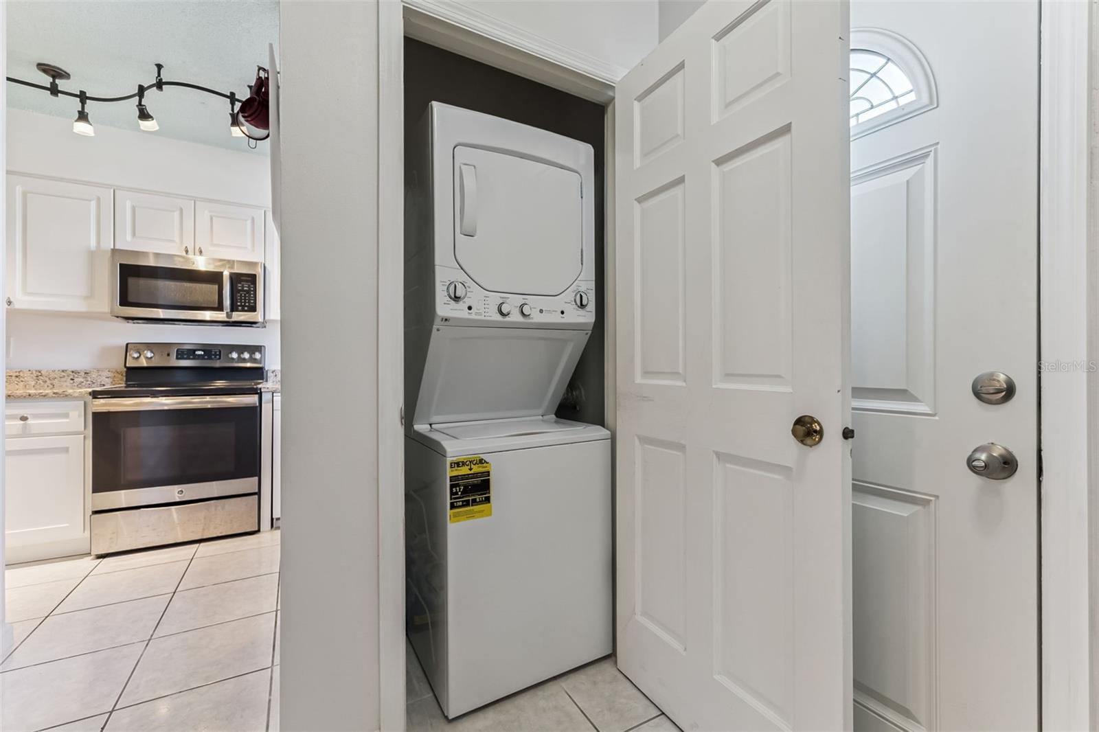 COLONIAL TWNHS CONDO APT PH 01 - Residential