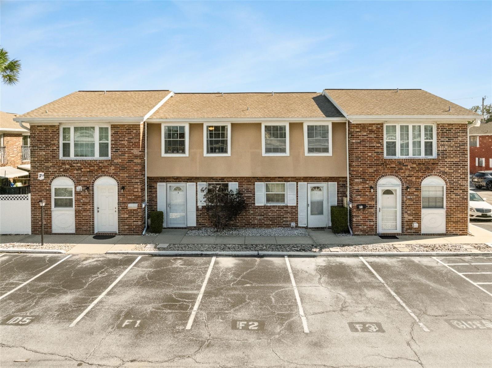 COLONIAL TWNHS CONDO APT PH 01 - Residential