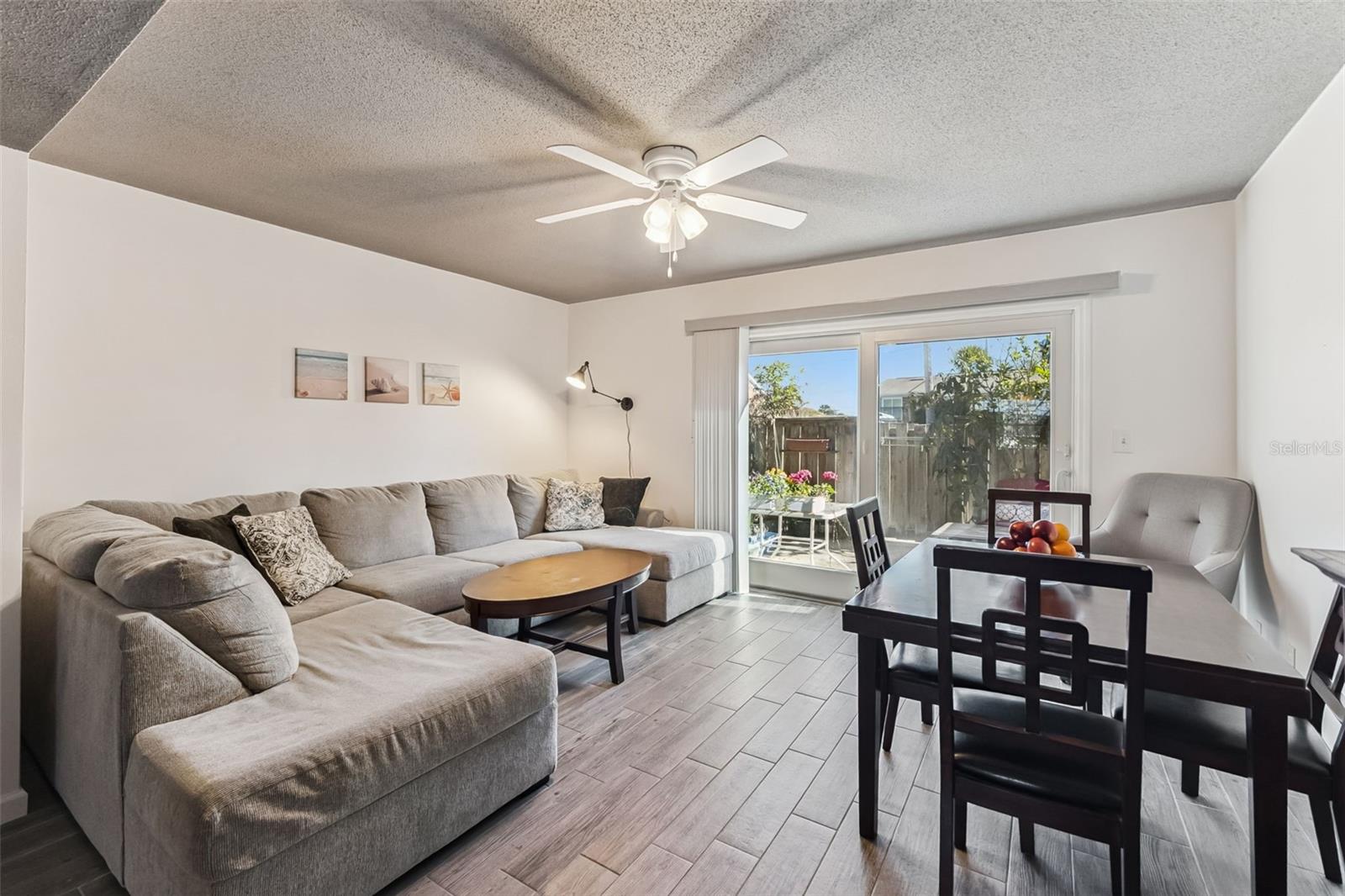 COLONIAL TWNHS CONDO APT PH 01 - Residential