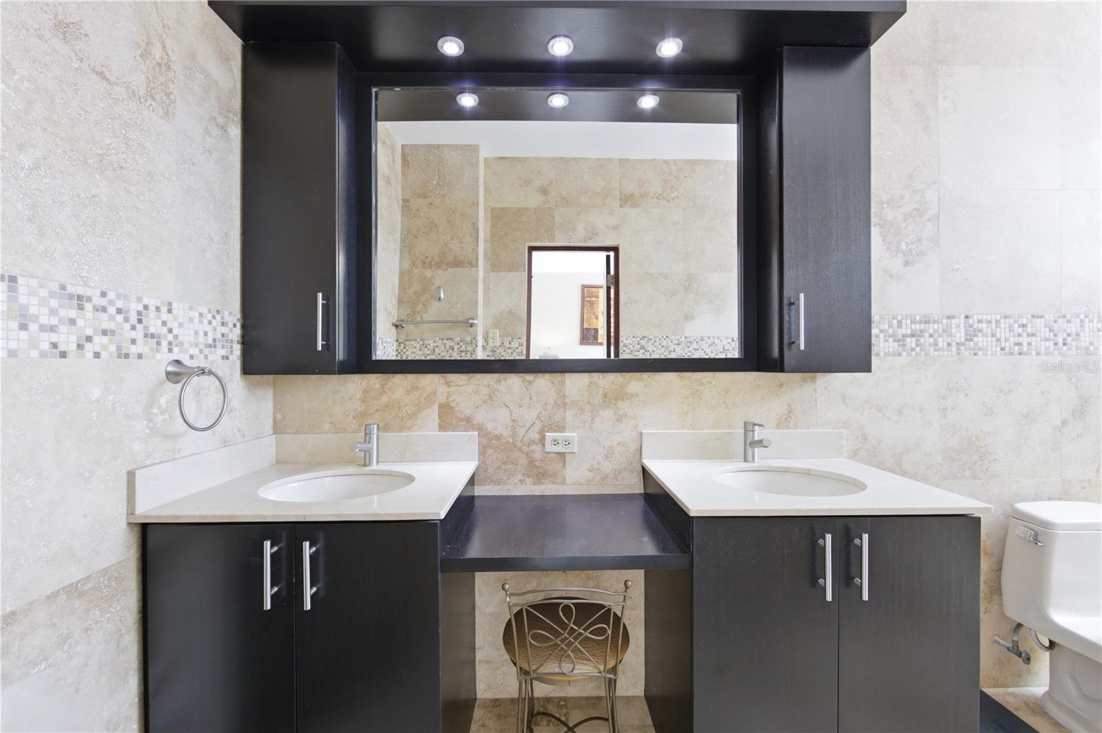 CONDADO TOWERS - Residential
