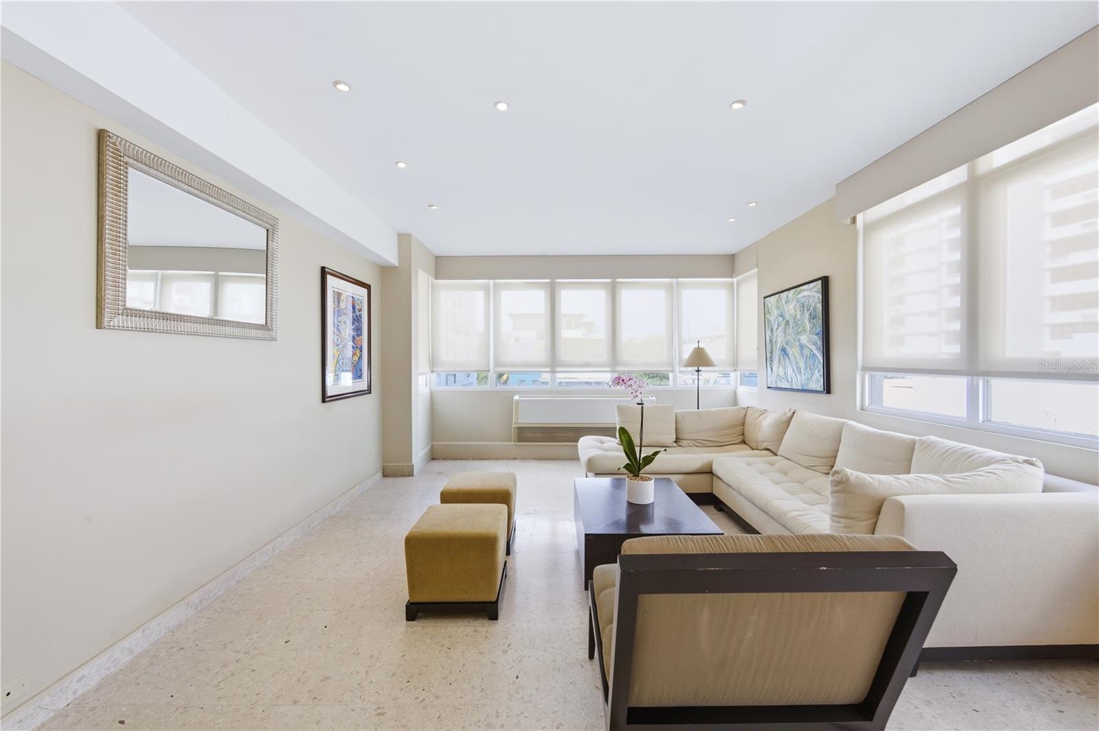 CONDADO TOWERS - Residential