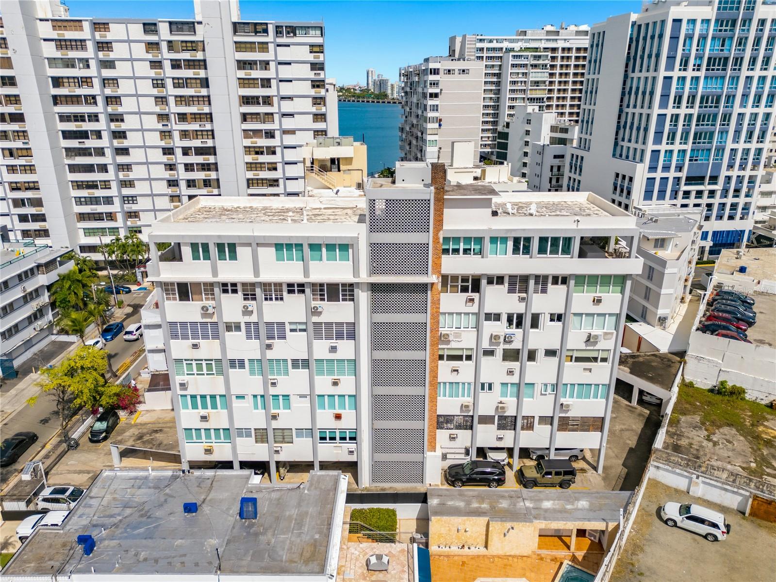 CONDADO TOWERS - Residential