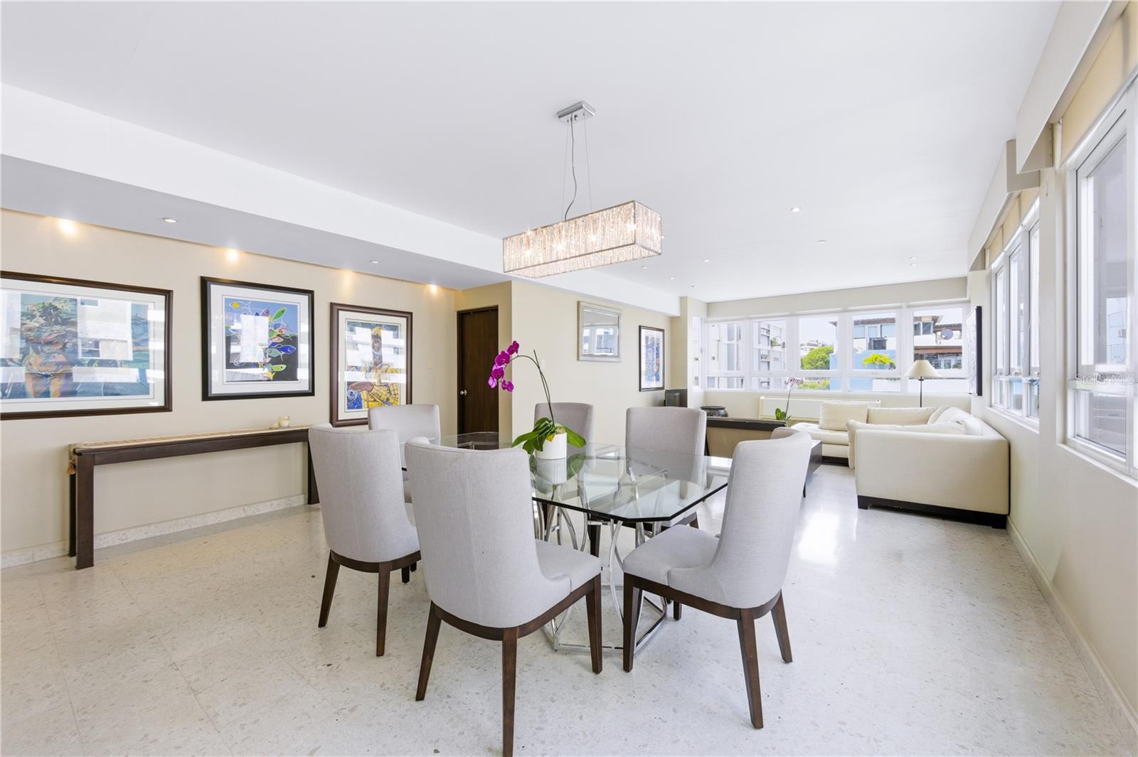 CONDADO TOWERS - Residential