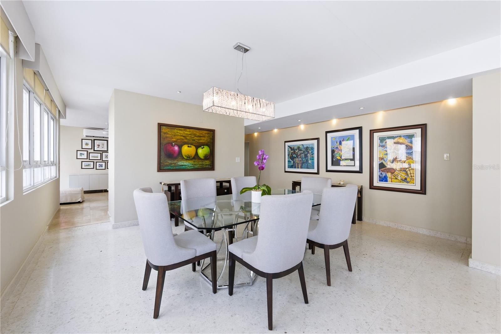 CONDADO TOWERS - Residential