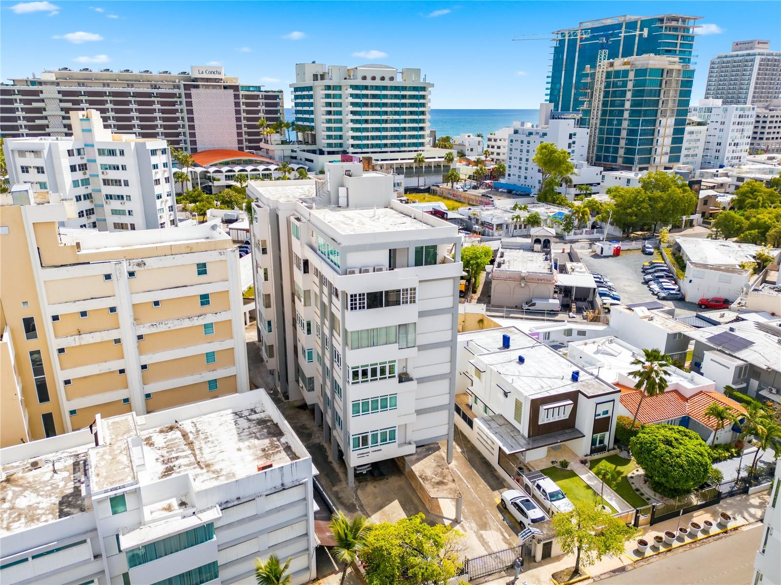 CONDADO TOWERS - Residential