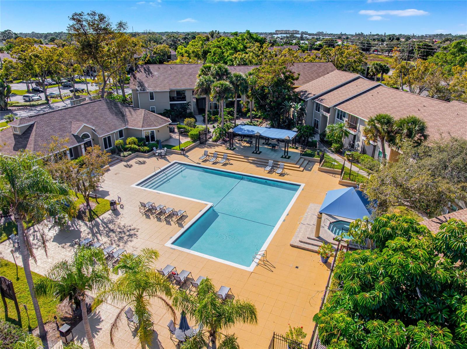 VINTAGE GRAND - Residential