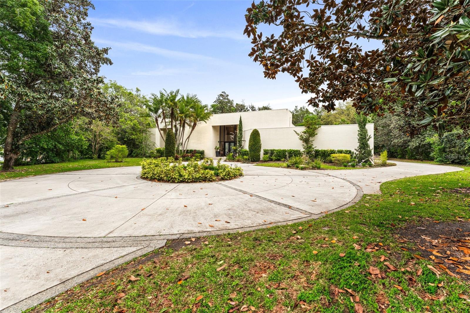 608 E CLUB CIRCLE
