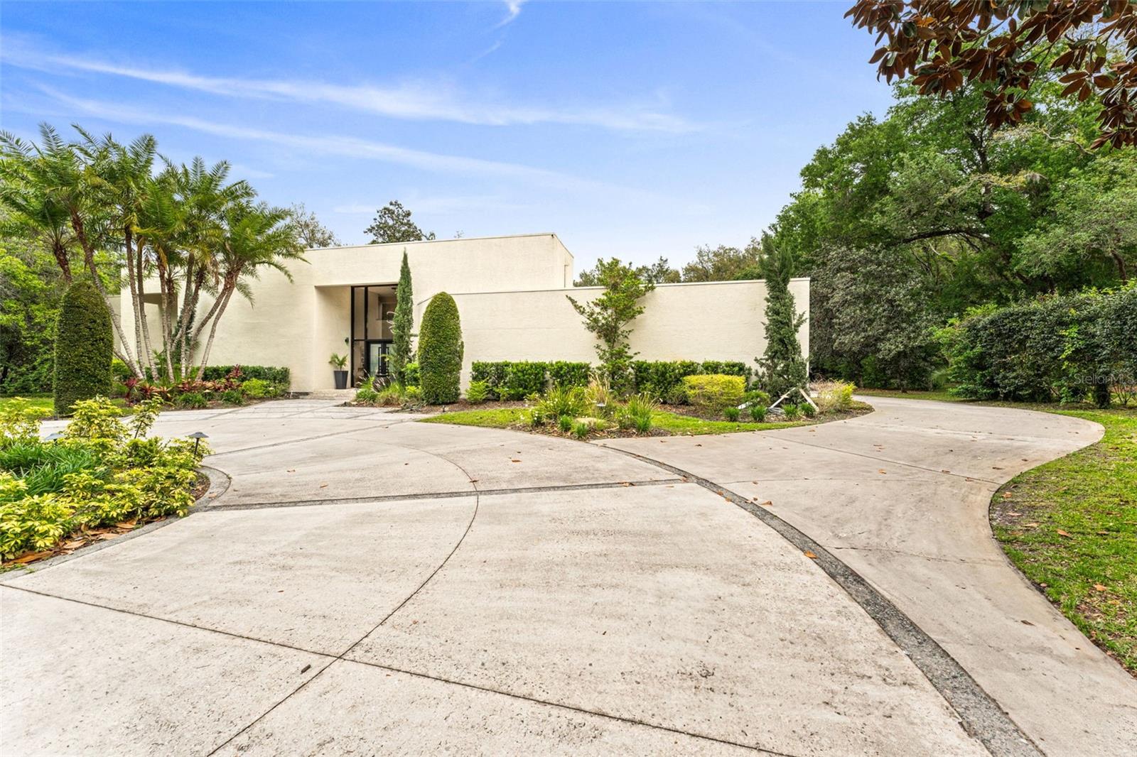 608 E CLUB CIRCLE