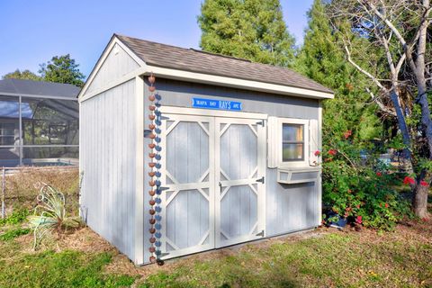 A home in LAKELAND