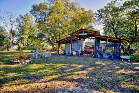 A home in LAKELAND