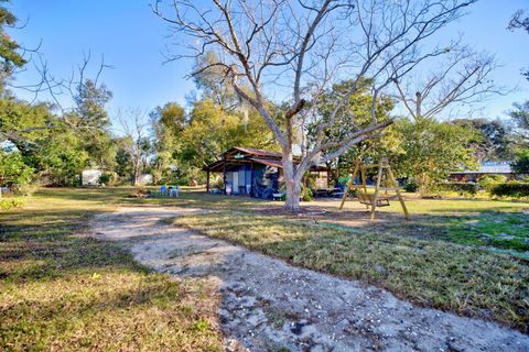 A home in LAKELAND