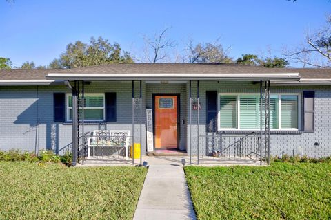 A home in LAKELAND