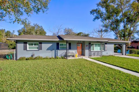 A home in LAKELAND