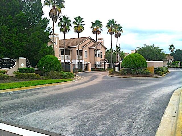 A ONE BEDROOM ONE BATH 2 STORY CONDO WITH VAULTED CEILINGS. THIS PROPERTY HAS A NEWLY REMODELED KITCHEN AND BATHROOM AS WELL AS A BALCONY. THE COMMUNITY HAS A FITNESS CENTER, CLUB HOUSE AND A POOL. THIS GATED COMMUNITY IS BUILT AROUND A LARGE LAKE. THE NAME OF THE COMMUNITY IS THE VILLAS OF NEW TAMPA. HAS A FITNESS CENTER AND IS IN A GREAT LOCATION AND AREA.
