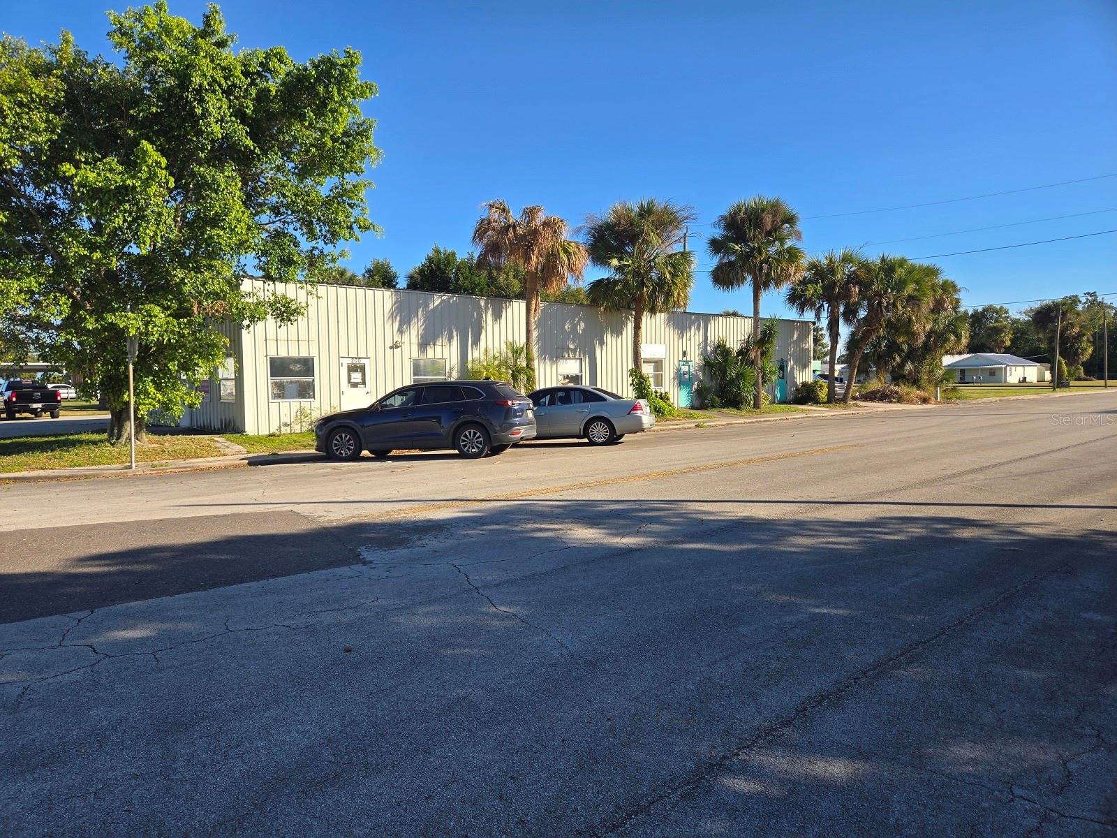 Commercial building, with 3 separate bays, Income producing building in the middle of Okeechobee. The building has 4000 square feet. Call for more details!