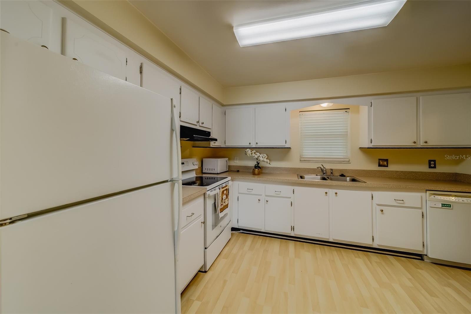 1706 BELLEAIR FOREST DRIVE 252