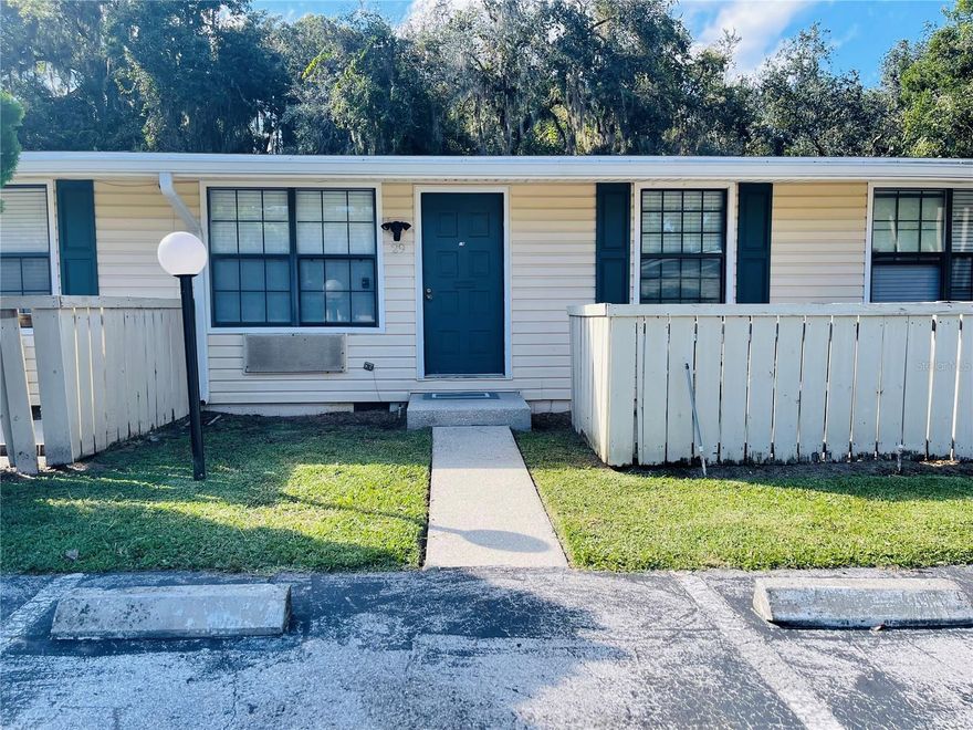 Move-in ready, 1BD/1BA in Prairiewood. kitchen with appliances, solid-surface counters, modern cabinetry, and an in-unit washer/dryer. Minutes to UF, UF Health Shands, and the VA, near shopping, dining, bus lines, and major routes.