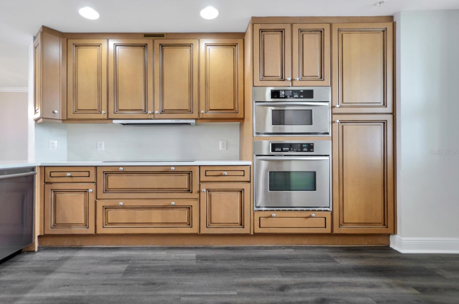 CASTILLO AT WESTSHORE YACHT CL - Residential Lease