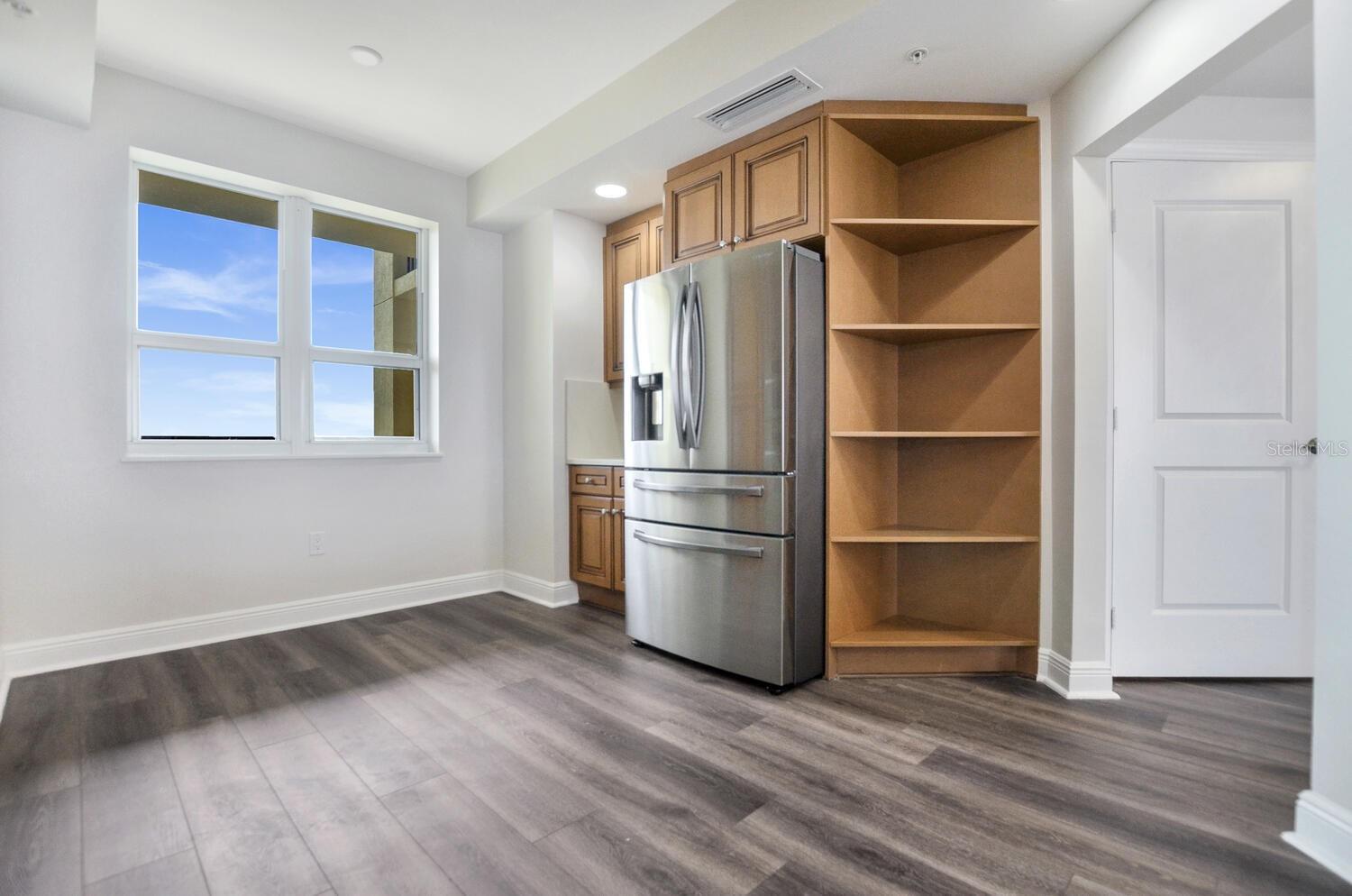 CASTILLO AT WESTSHORE YACHT CL - Residential Lease