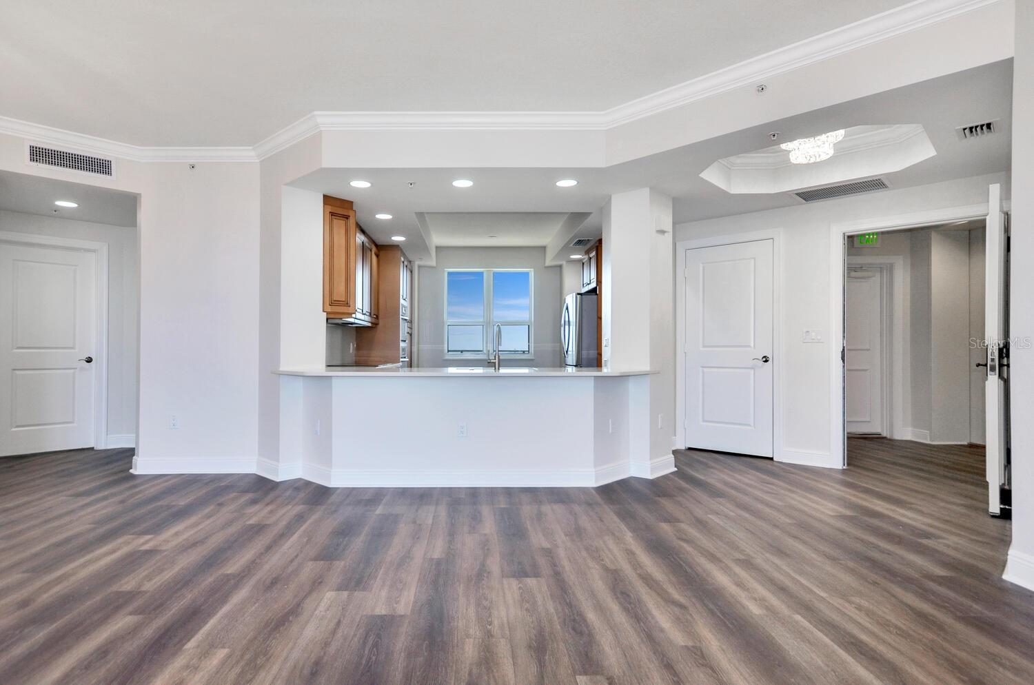 CASTILLO AT WESTSHORE YACHT CL - Residential Lease