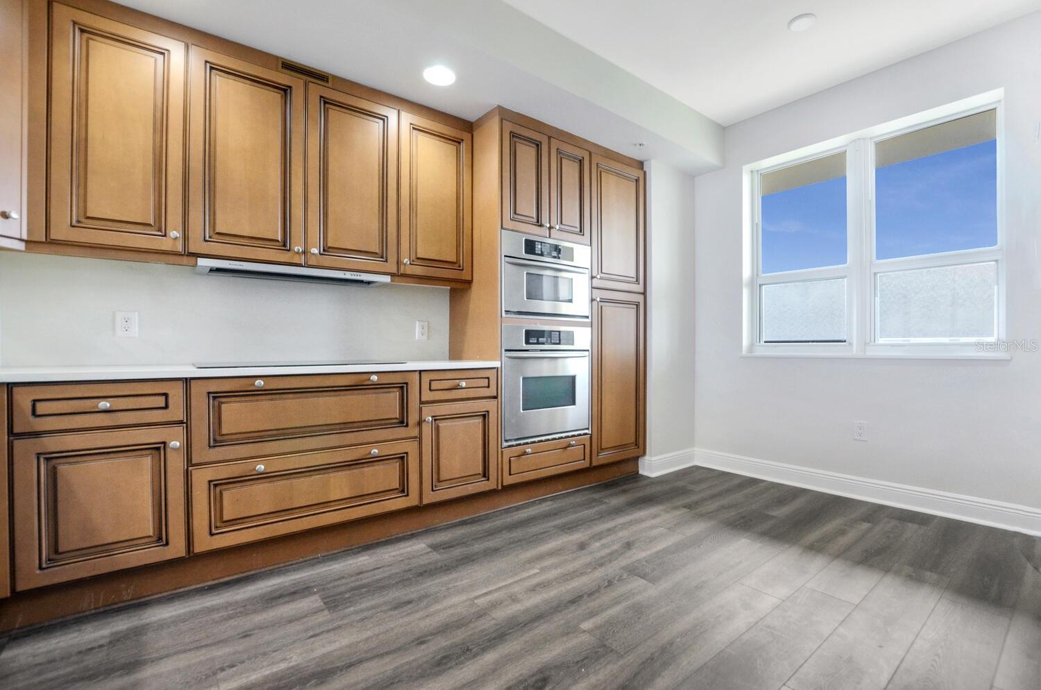 CASTILLO AT WESTSHORE YACHT CL - Residential Lease