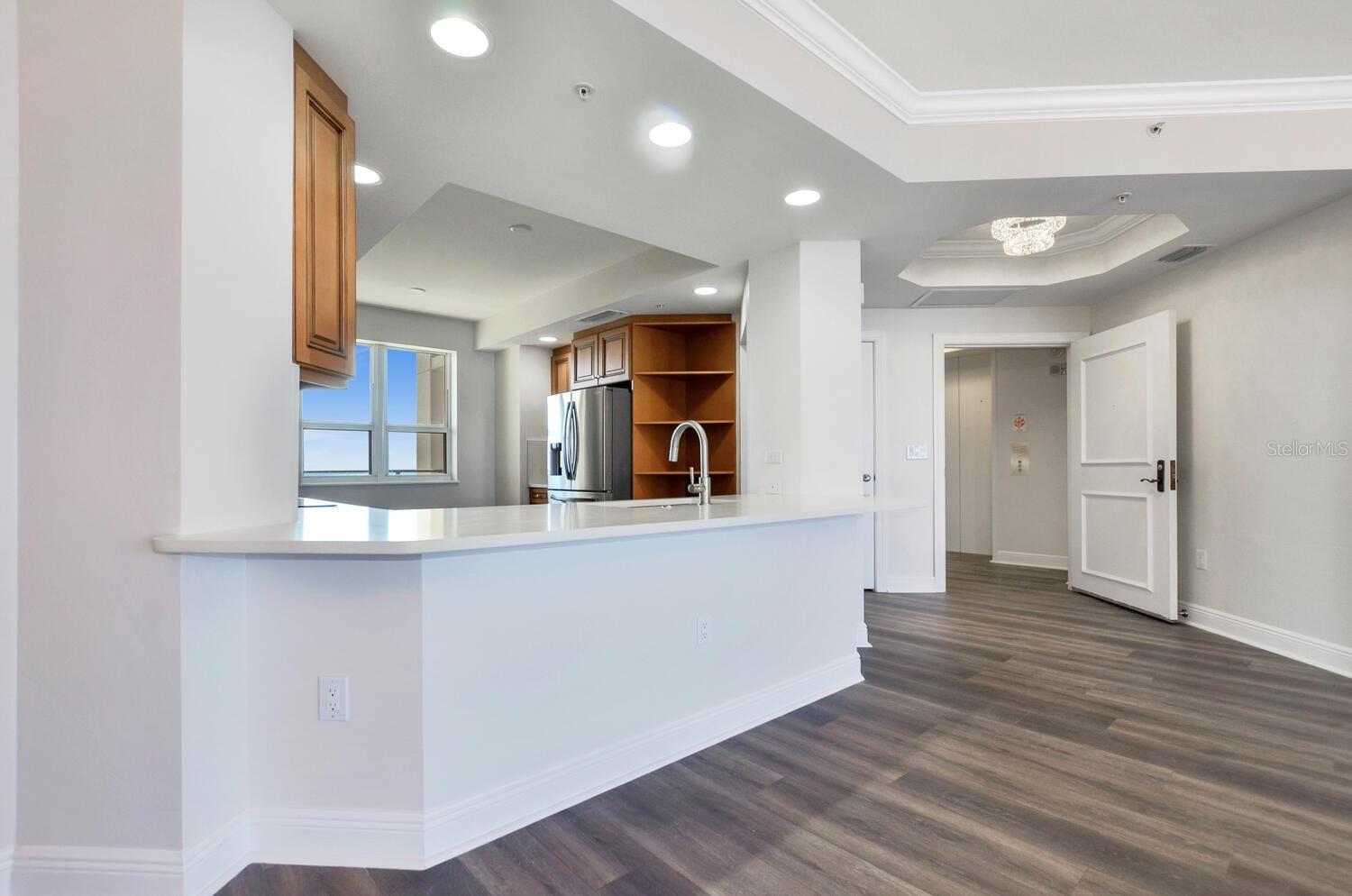 CASTILLO AT WESTSHORE YACHT CL - Residential Lease