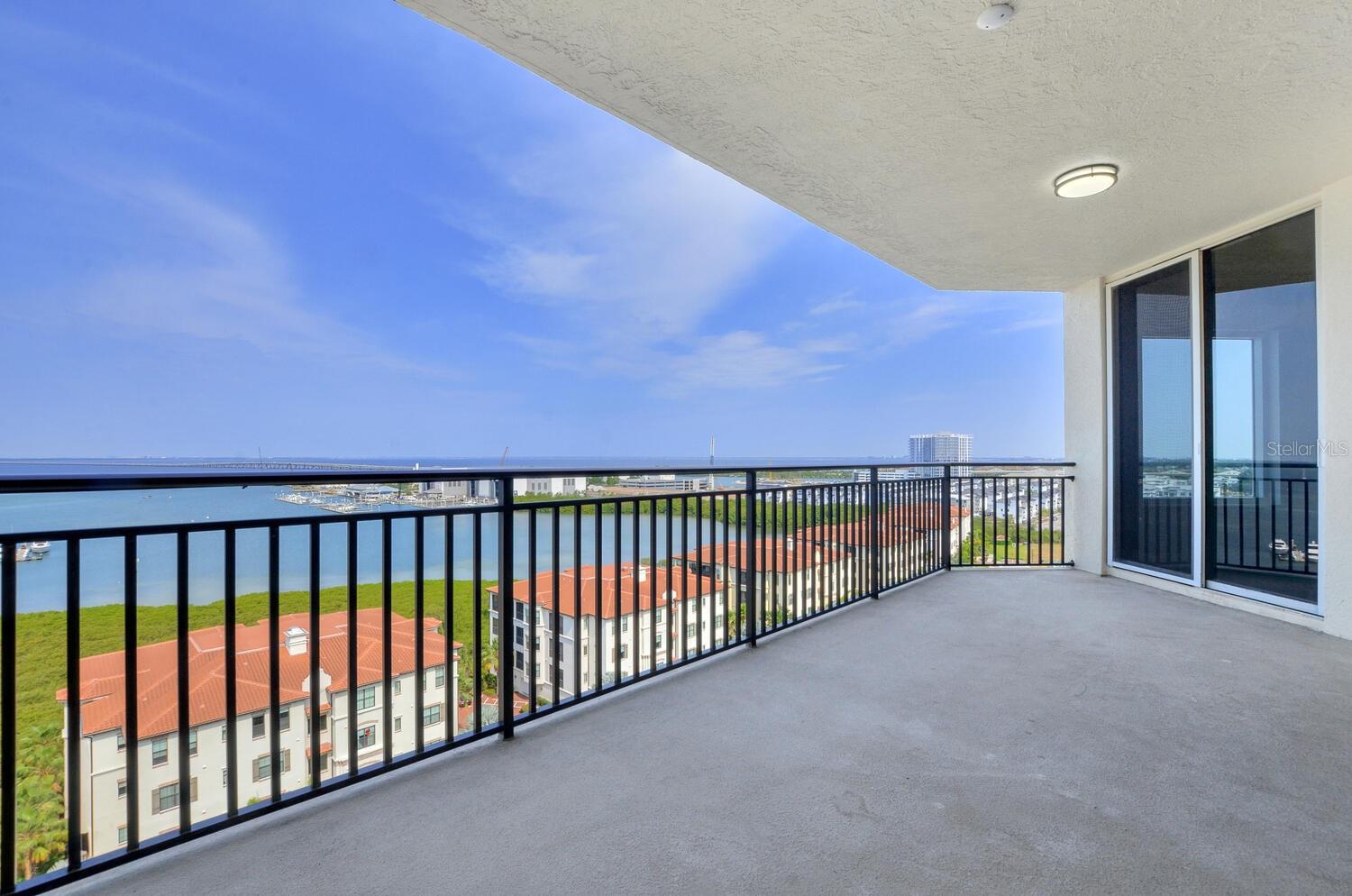 CASTILLO AT WESTSHORE YACHT CL - Residential Lease