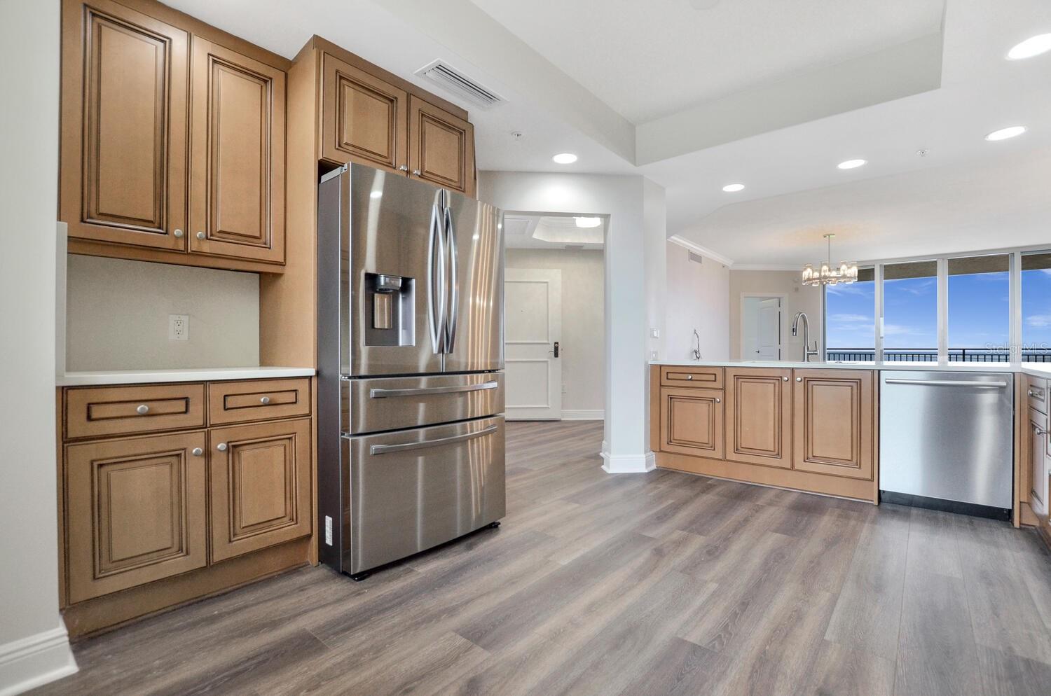 CASTILLO AT WESTSHORE YACHT CL - Residential Lease