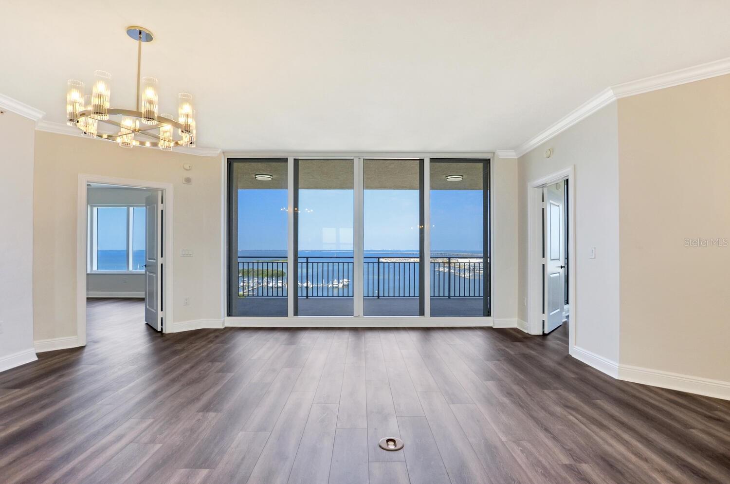 CASTILLO AT WESTSHORE YACHT CL - Residential Lease