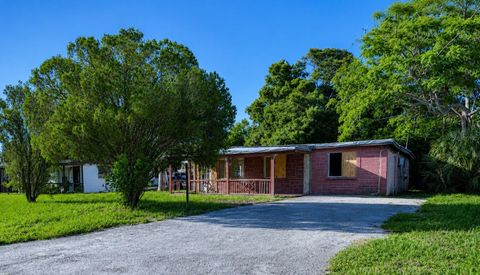 Photo of 8528 N 92nd Terrace, Seminole, FL 33777 (MLS # TB8532655)