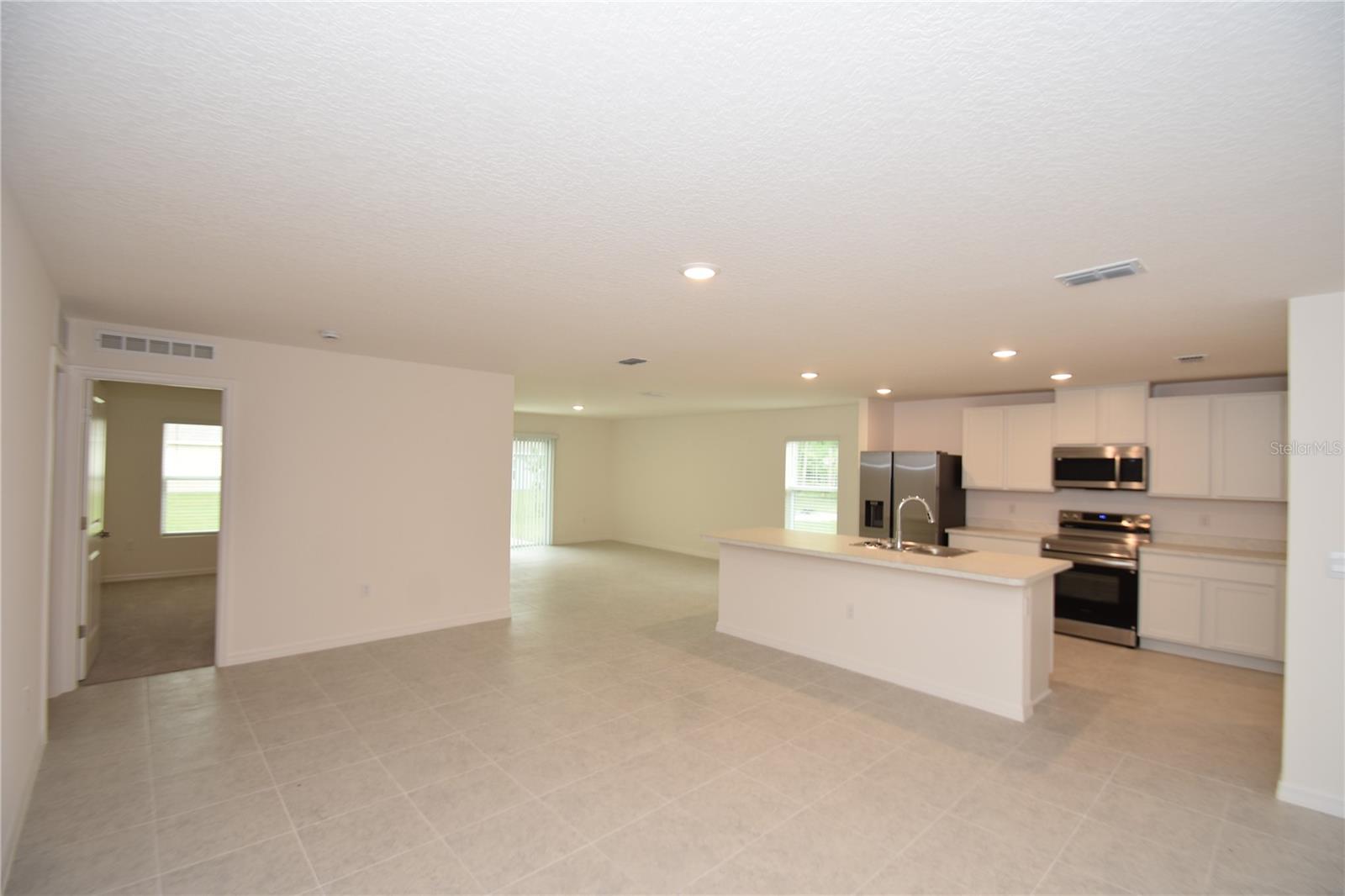 QUAIL HOLLOW - Residential Lease